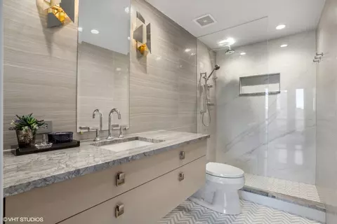 111 E Chestnut St #25C, Chicago, IL 60611 photo 24