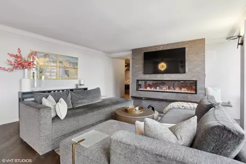 111 E Chestnut St #25C, Chicago, IL 60611 photo 9