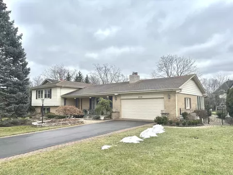 2739 Canterbury Dr, Northbrook, IL 60062