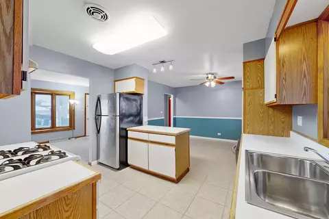 325 Emmerson Ave, Itasca, IL 60143 photo 2