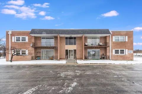 18340 Cherry Creek Dr #8, Homewood, IL 60430