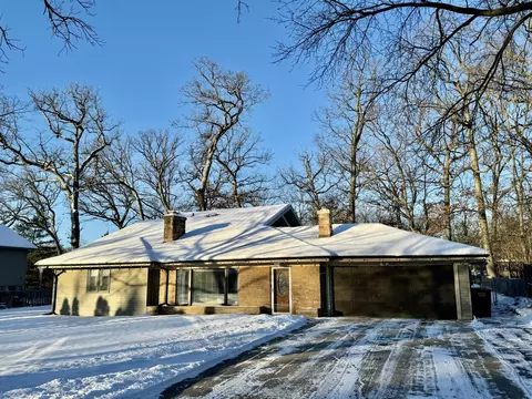 4 N164 Pine Grove Ave, Bensenville, IL 60106