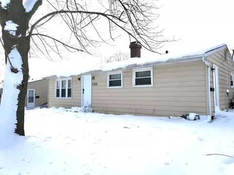 706 Jackson Ave, Carpentersville, IL 60110