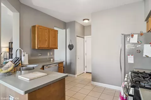 Kitchen - 1545 Spaulding Rd, Bartlett, IL 60103 photo 2 of 2