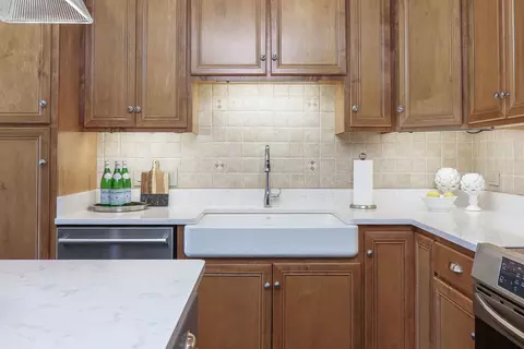 Kitchen - 1603 Stoddard Ave, Wheaton, IL 60187 photo 3 of 5