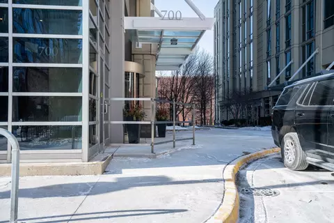 700 N Larrabee St #308, Chicago, IL 60654