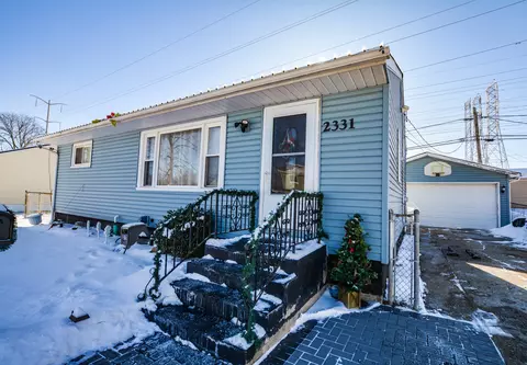 2331 W Greenwood Ave, Waukegan, IL 60087