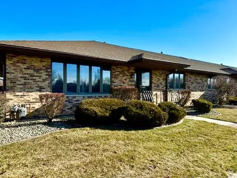 16130 Pine Dr #12-76, Tinley Park, IL 60477