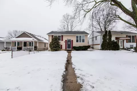 183 N Randolph Ave, Bradley, IL 60915