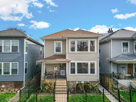 3805 N Sacramento Ave, Chicago, IL 60618