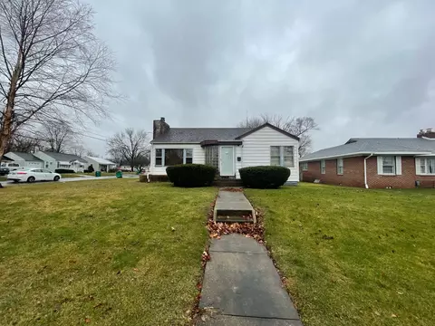 817 Oklahoma Ave, Mattoon, IL 61938