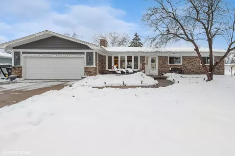 1501 Eastwood Ln, Mchenry, IL 60051