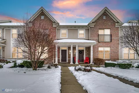 2510 Waterbury Ln, Buffalo Grove, IL 60089