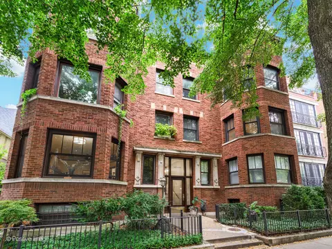 659 W Wellington Ave #2W, Chicago, IL 60657