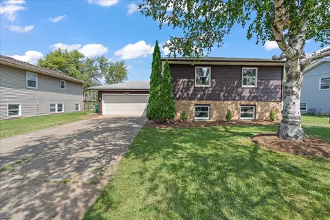 431 Georjean Ct, Sycamore, IL 60178
