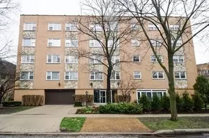 2009 Harrison St #301, Evanston, IL 60201