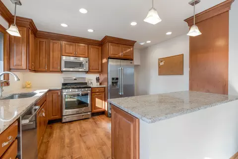 3970 Winston Dr, Hoffman Estates, IL 60192 photo 6