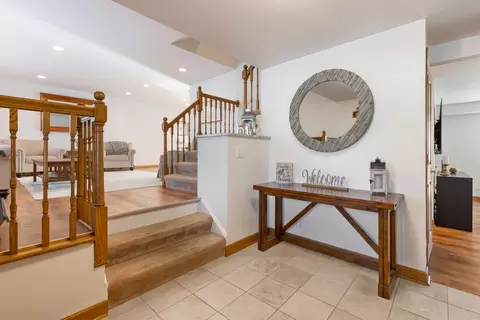 3970 Winston Dr, Hoffman Estates, IL 60192 photo 2