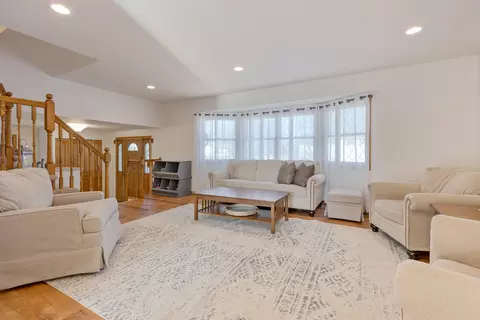 3970 Winston Dr, Hoffman Estates, IL 60192 photo 4