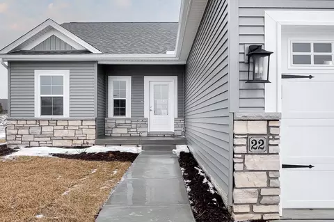 22 Stonehouse Ct, Bloomington, IL 61705 photo 3