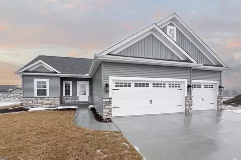 22 Stonehouse Ct, Bloomington, IL 61705 photo 2