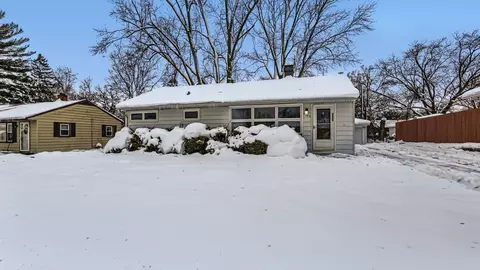 7203 Manor Rd, Crystal Lake, IL 60014
