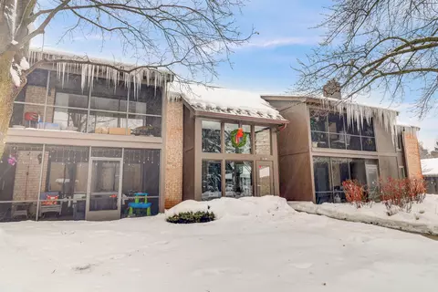 720 Saint Andrews Ln #8, Crystal Lake, IL 60014