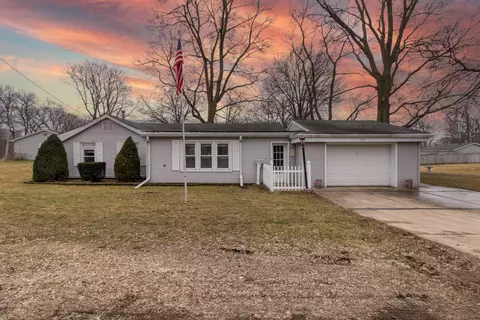 210 E North St, Saybrook, IL 61770