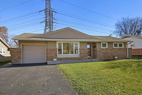 273 Wildwood Rd, Elk Grove Village, IL 60007