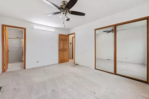 Bedroom - 1095 Hassell Rd, Hoffman Estates, IL 60169 photo 1 of 3
