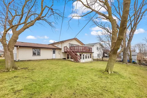 Exterior - 1095 Hassell Rd, Hoffman Estates, IL 60169 photo 5 of 6