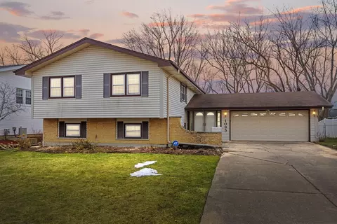 1095 Hassell Rd, Hoffman Estates, IL 60169