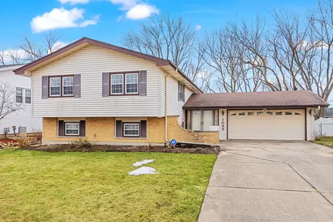 Exterior - 1095 Hassell Rd, Hoffman Estates, IL 60169 photo 2 of 6
