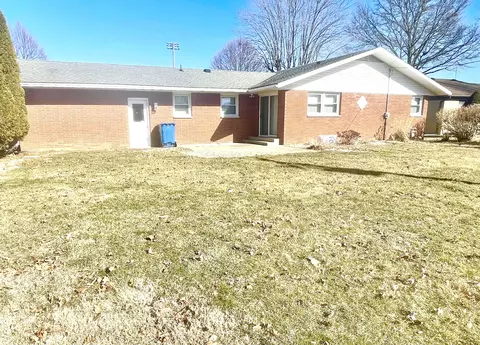 913 E Locust St, Ladd, IL 61329 photo 4