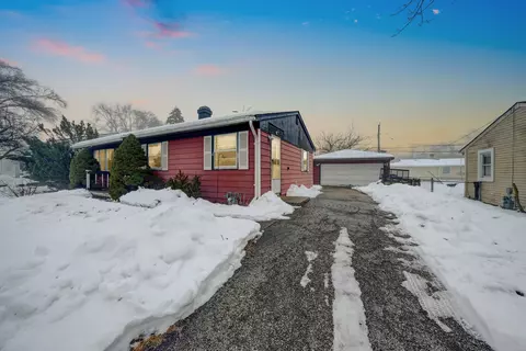 104 Adobe Cir, Carpentersville, IL 60110