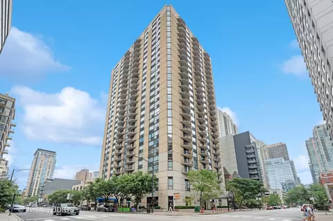 70 W Huron St #706, Chicago, IL 60654