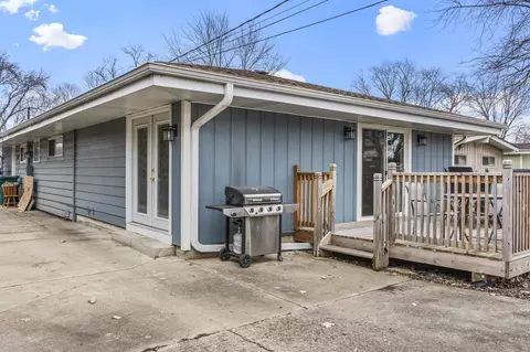 Exterior - 378 S Wolf Rd, Wheeling, IL 60090 photo 4 of 5