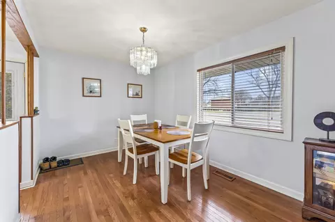 Dining - 378 S Wolf Rd, Wheeling, IL 60090 photo 2 of 5