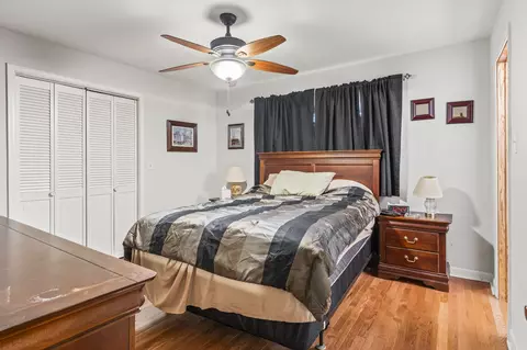 Bedroom - 378 S Wolf Rd, Wheeling, IL 60090 photo 1 of 2