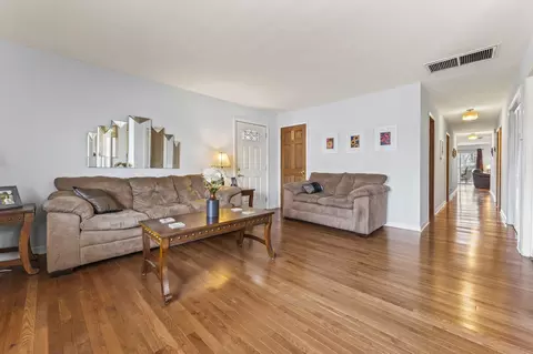 Living - 378 S Wolf Rd, Wheeling, IL 60090 photo 4 of 7