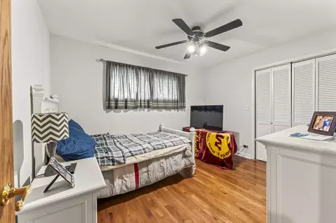 Bedroom - 378 S Wolf Rd, Wheeling, IL 60090 photo 2 of 2