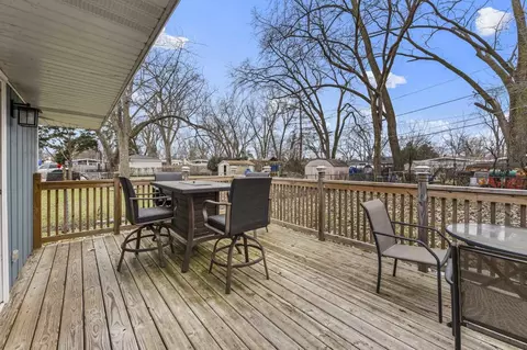 Exterior - 378 S Wolf Rd, Wheeling, IL 60090 photo 2 of 5