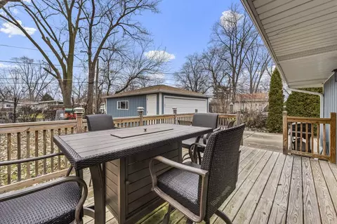 Exterior - 378 S Wolf Rd, Wheeling, IL 60090 photo 3 of 5