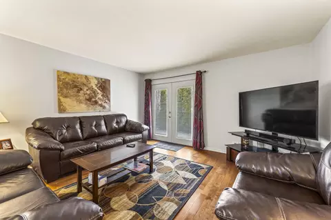 Living - 378 S Wolf Rd, Wheeling, IL 60090 photo 5 of 7
