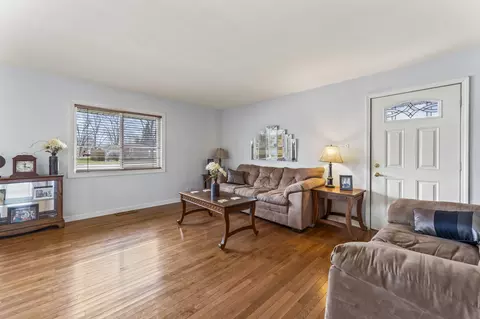 Living - 378 S Wolf Rd, Wheeling, IL 60090 photo 3 of 7