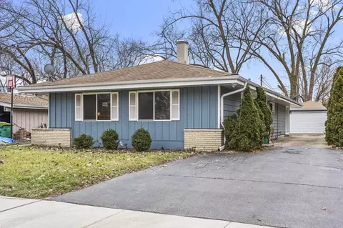 378 S Wolf Rd, Wheeling, IL 60090