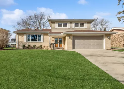 1630 Longmeadow Dr, Glenview, IL 60026