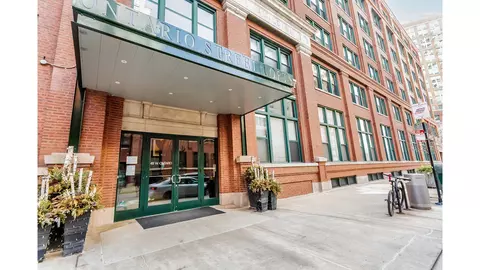 411 W Ontario St #424, Chicago, IL 60654