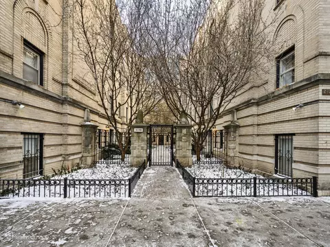 2728 N Pine Grove Ave #2, Chicago, IL 60614