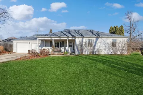 801 Muir Ave, Lake Bluff, IL 60044